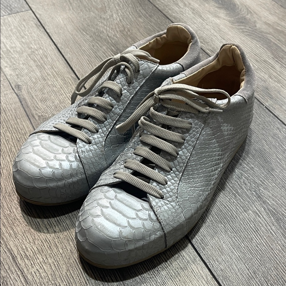 Stylish Gray Textured Women’s Sneakers